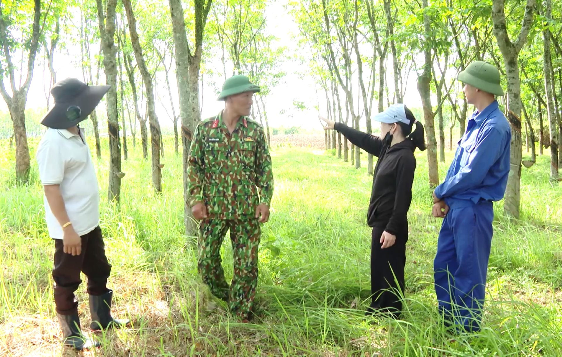 nguoi-dan-cung-cap-them-thong-tin-ve-cac-khu-vuc-nghi-co-mo-liet-si.jpg