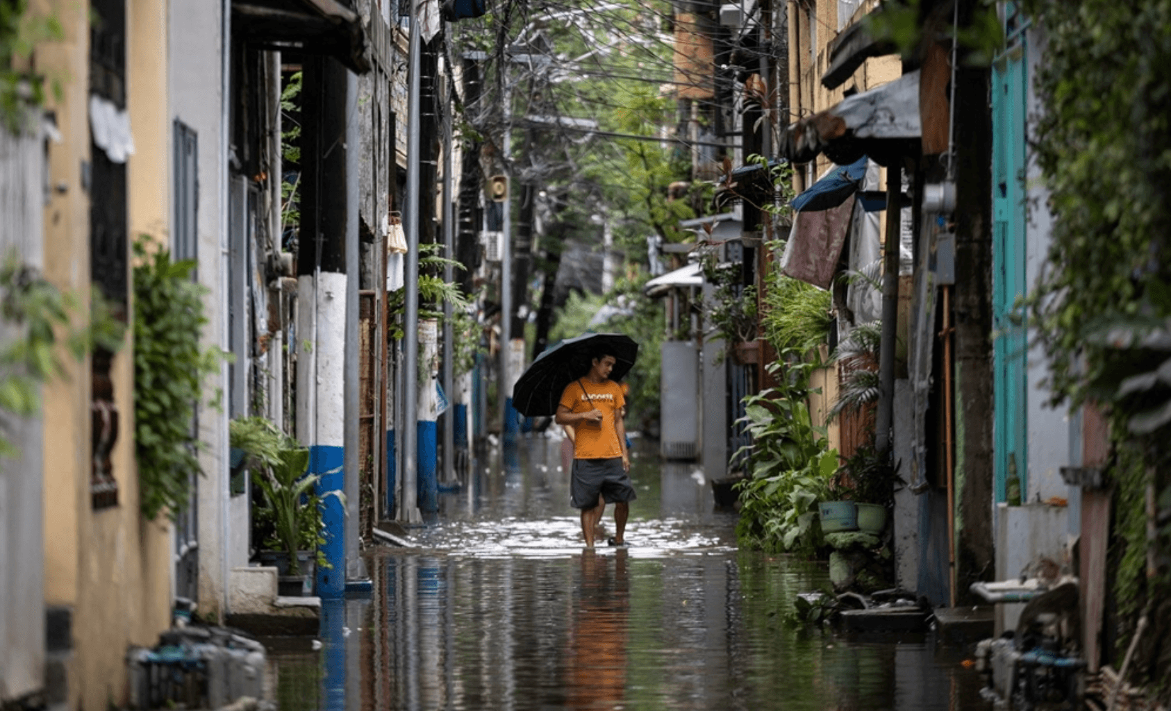 Ngập lụt trên diện rộng tại Philippines do gió mùa Tây Nam. (Ảnh: Reuters)