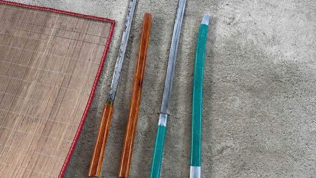 khởi tố 3 thiếu niên dùng kiếm, gậy kim loại cướp tài sản hình ảnh 2 khoi to 3 thieu nien dung kiem, gay kim loai cuop tai san hinh anh 2