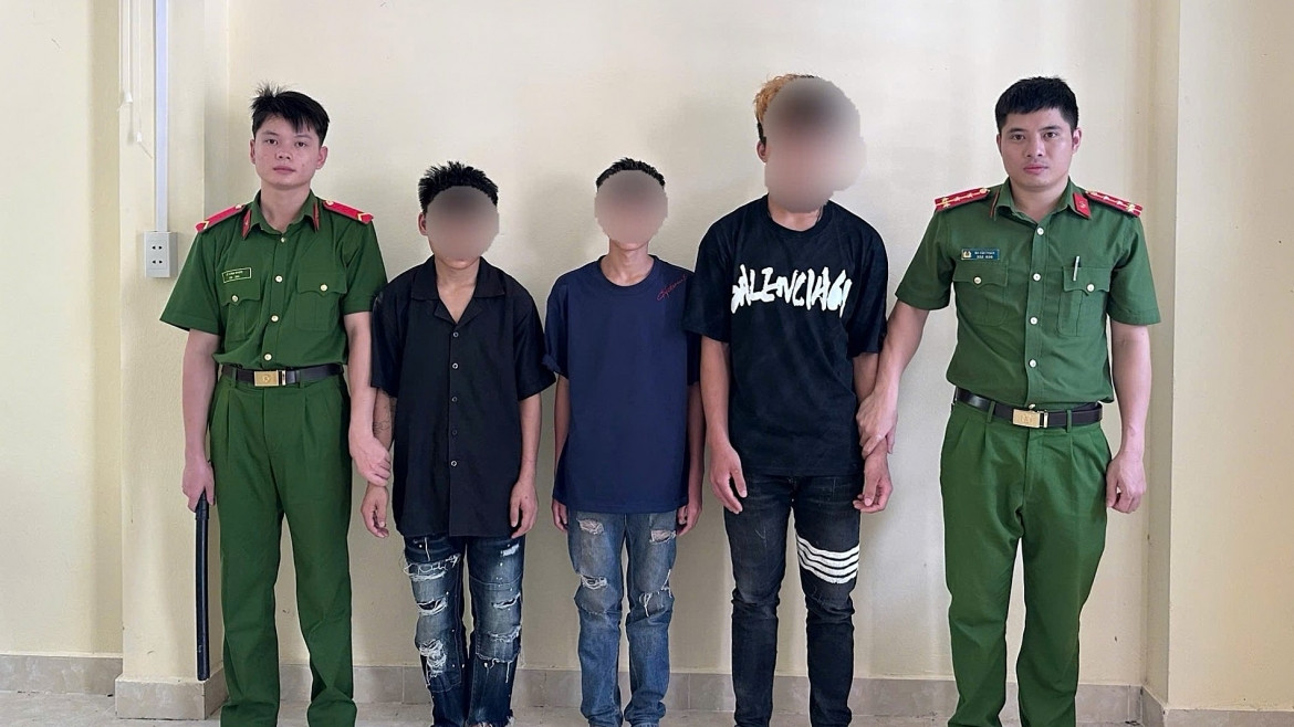 khởi tố 3 thiếu niên dùng kiếm, gậy kim loại cướp tài sản hình ảnh 1 khoi to 3 thieu nien dung kiem, gay kim loai cuop tai san hinh anh 1