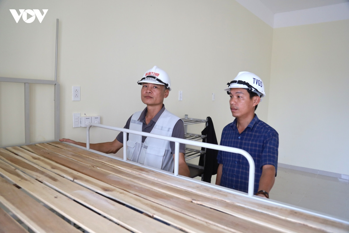 canh mưa, che bạt thi công, chạy đua hoàn thiện trường học vùng biên quảng ngãi hình ảnh 5 canh mua, che bat thi cong, chay dua hoan thien truong hoc vung bien quang ngai hinh anh 5