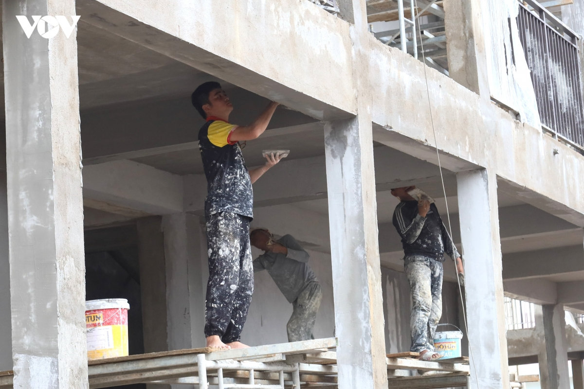 canh mưa, che bạt thi công, chạy đua hoàn thiện trường học vùng biên quảng ngãi hình ảnh 7 canh mua, che bat thi cong, chay dua hoan thien truong hoc vung bien quang ngai hinh anh 7
