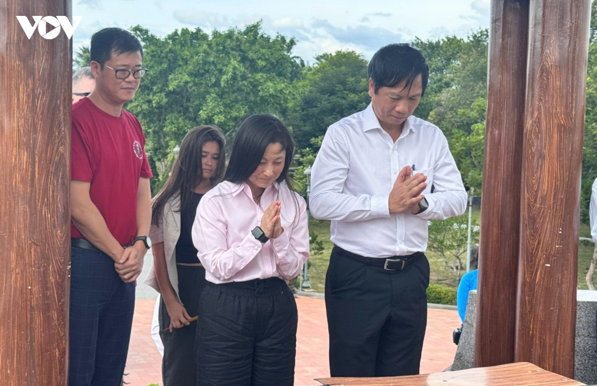 Dai su hoa ky tai viet nam dang huong tai thanh co quang tri hinh anh 2