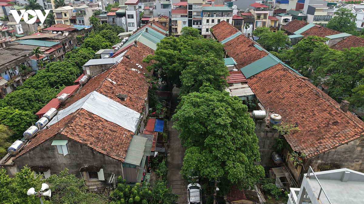 ben trong khu tap the 3 tang tai ha Dong, ha noi dang xuong cap hu hong hinh anh 13