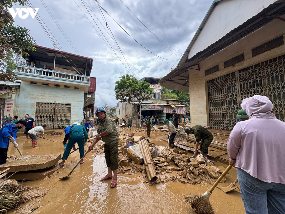 bùn đất đặc quánh, rác thải phủ kín đường tại nhiều khu dân cư ở lạng sơn hình ảnh 4 bun dat dac quanh, rac thai phu kin duong tai nhieu khu dan cu o lang son hinh anh 4