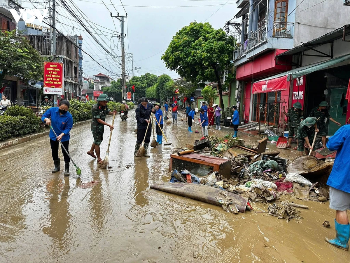 bùn đất đặc quánh, rác thải phủ kín đường tại nhiều khu dân cư ở lạng sơn hình ảnh 5 bun dat dac quanh, rac thai phu kin duong tai nhieu khu dan cu o lang son hinh anh 5