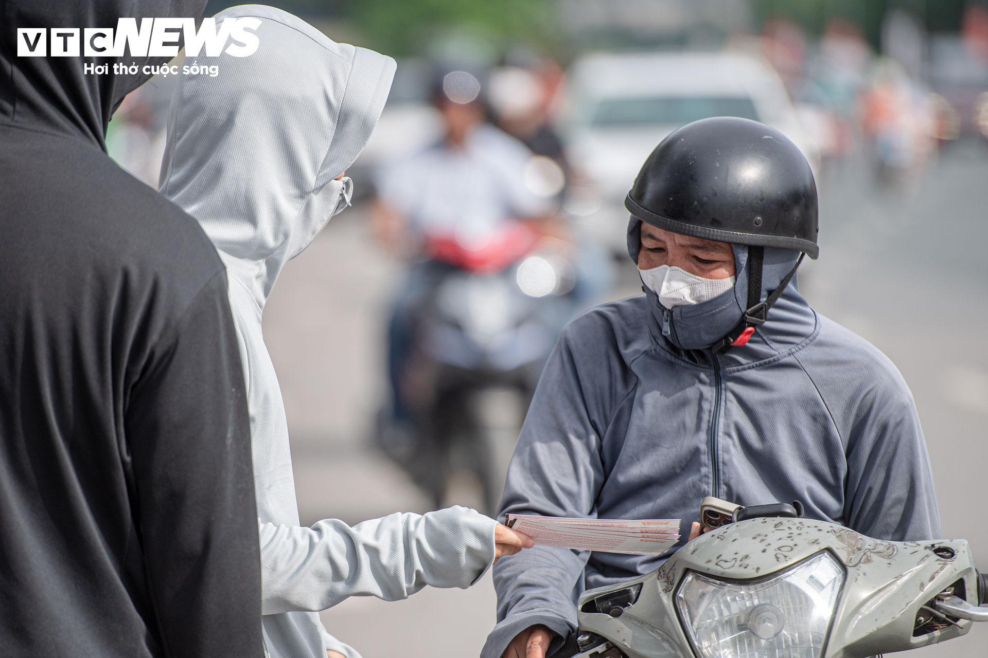 Phe vé hét giá ở sân Mỹ Đình, CĐV quay xe ra quán bia xem Việt Nam đấu Thái Lan - 8