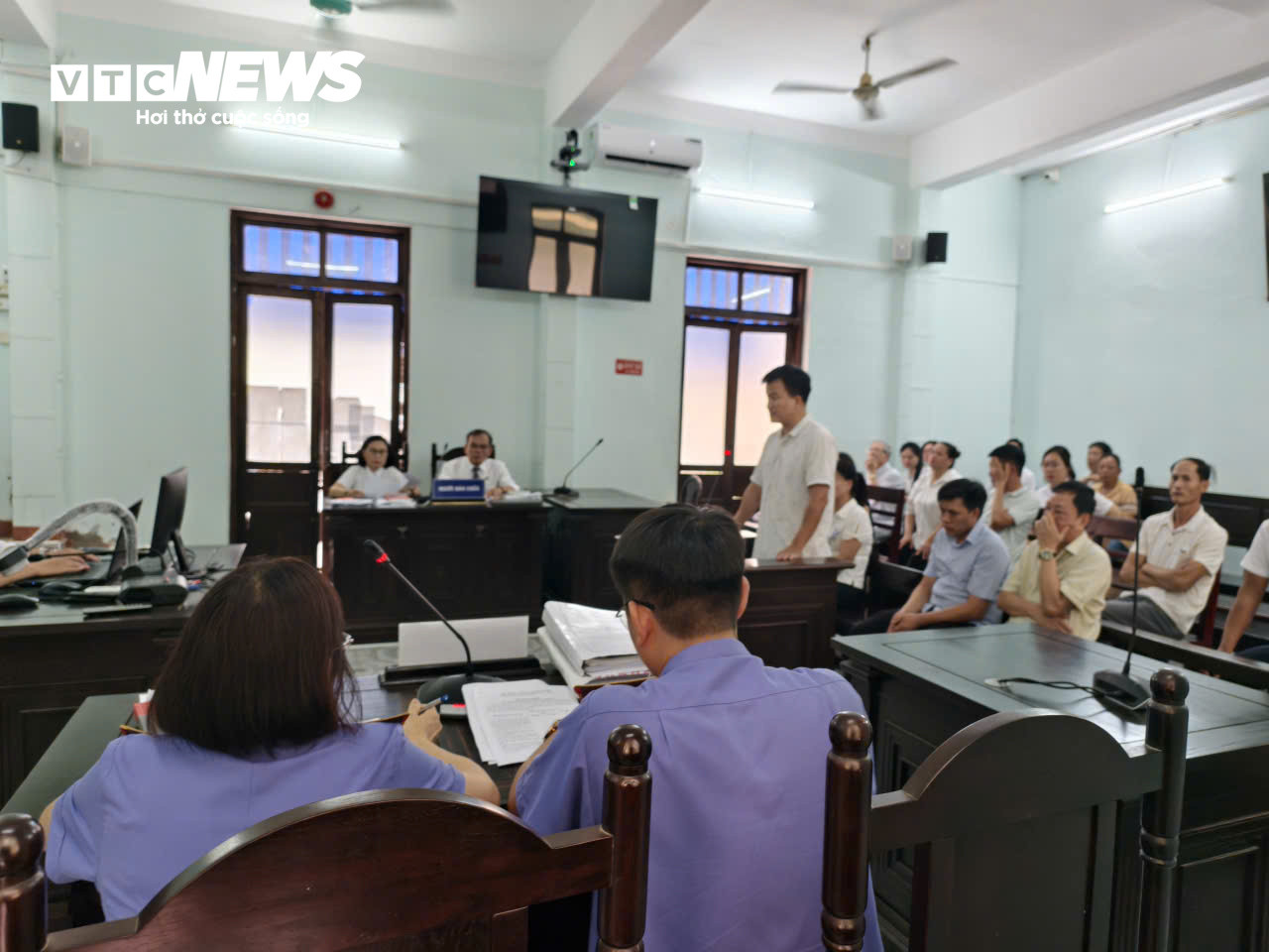 Các bị cáo tại phiên toà xét xử sơ thẩm. (Ảnh: N.V)