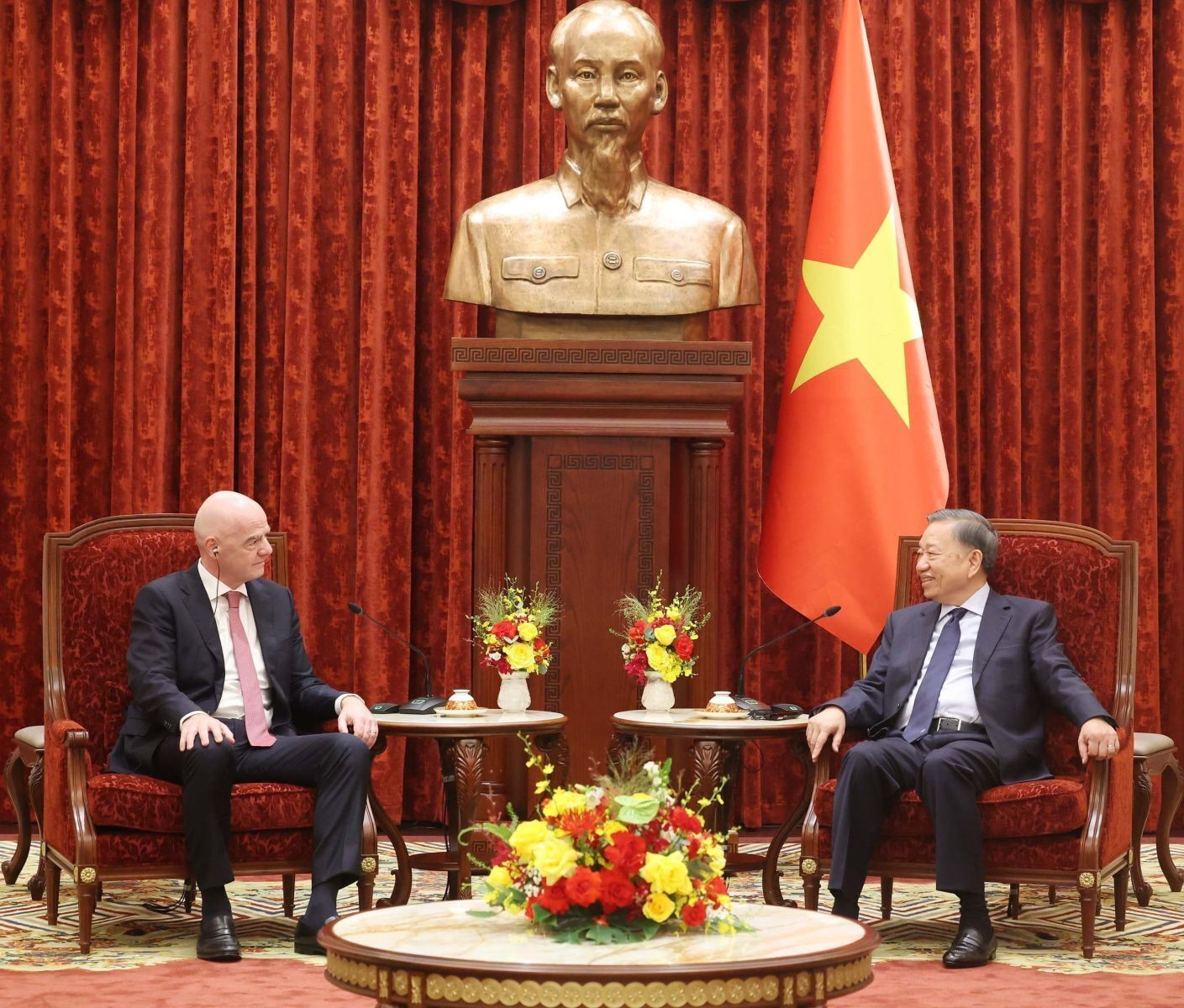 Tổng Bí thư, Chủ tịch nước Tô Lâm tiếp Chủ tịch FIFA Gianni Infantino. (Ảnh: Thống Nhất - TTXVN)