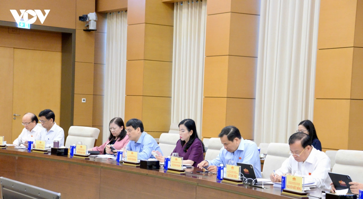 chu tich quoc hoi tran thanh man chu tri phien hop ra soat van ban phap luat hinh anh 5
