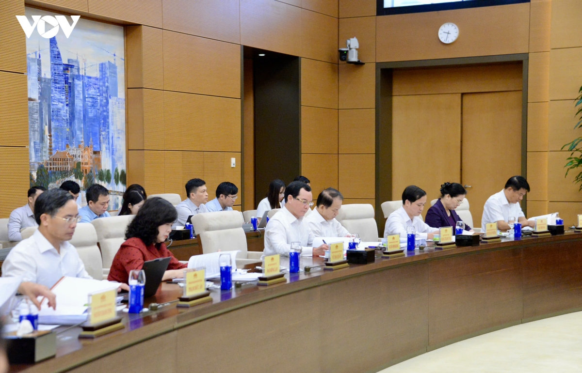 chu tich quoc hoi tran thanh man chu tri phien hop ra soat van ban phap luat hinh anh 6