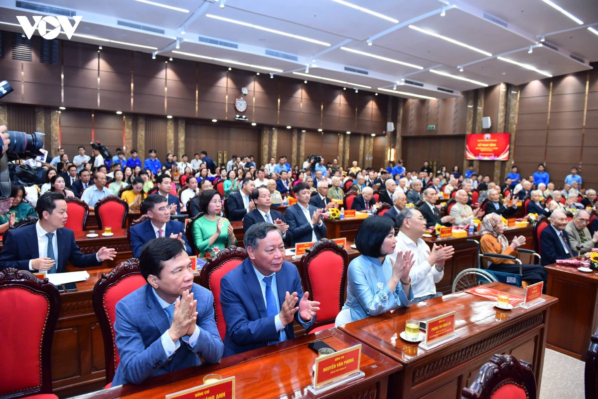 tổng bí thư, chủ tịch nước dự lễ trao tặng huy hiệu Đảng tại Đảng bộ tp hà nội hình ảnh 6 tong bi thu, chu tich nuoc du le trao tang huy hieu Dang tai Dang bo tp ha noi hinh anh 6