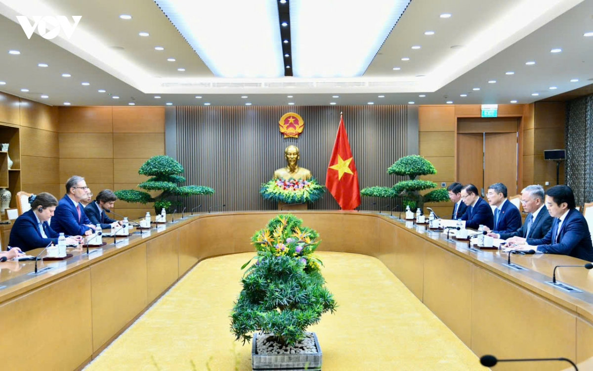 thủ tướng lê minh hưng tiếp Đại sứ cộng hòa pháp tại việt nam olivier brochet hình ảnh 2 thu tuong le minh hung tiep Dai su cong hoa phap tai viet nam olivier brochet hinh anh 2