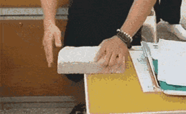 Thủ thuật của thầy giáo dạy vật lý khi chặt gạch