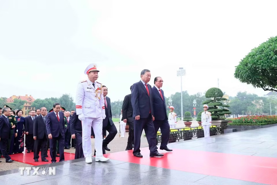 lãnh đạo Đảng, nhà nước vào lăng viếng chủ tịch hồ chí minh dịp quốc khánh hình ảnh 2 lanh dao Dang, nha nuoc vao lang vieng chu tich ho chi minh dip quoc khanh hinh anh 2