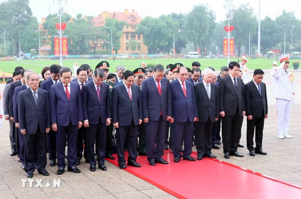 lãnh đạo Đảng, nhà nước vào lăng viếng chủ tịch hồ chí minh dịp quốc khánh hình ảnh 1 lanh dao Dang, nha nuoc vao lang vieng chu tich ho chi minh dip quoc khanh hinh anh 1