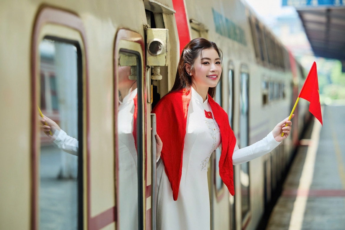 theo chuyến tàu Độc lập , sống lại không khí mùa thu lịch sử hình ảnh 1 theo chuyen tau Doc lap , song lai khong khi mua thu lich su hinh anh 1
