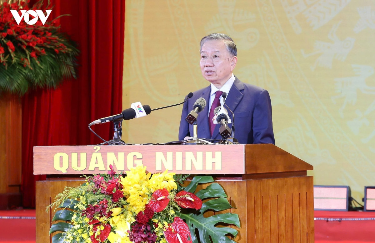 tong bi thu, chu tich nuoc to lam trao nghi quyet thanh lap thanh pho quang ninh hinh anh 5