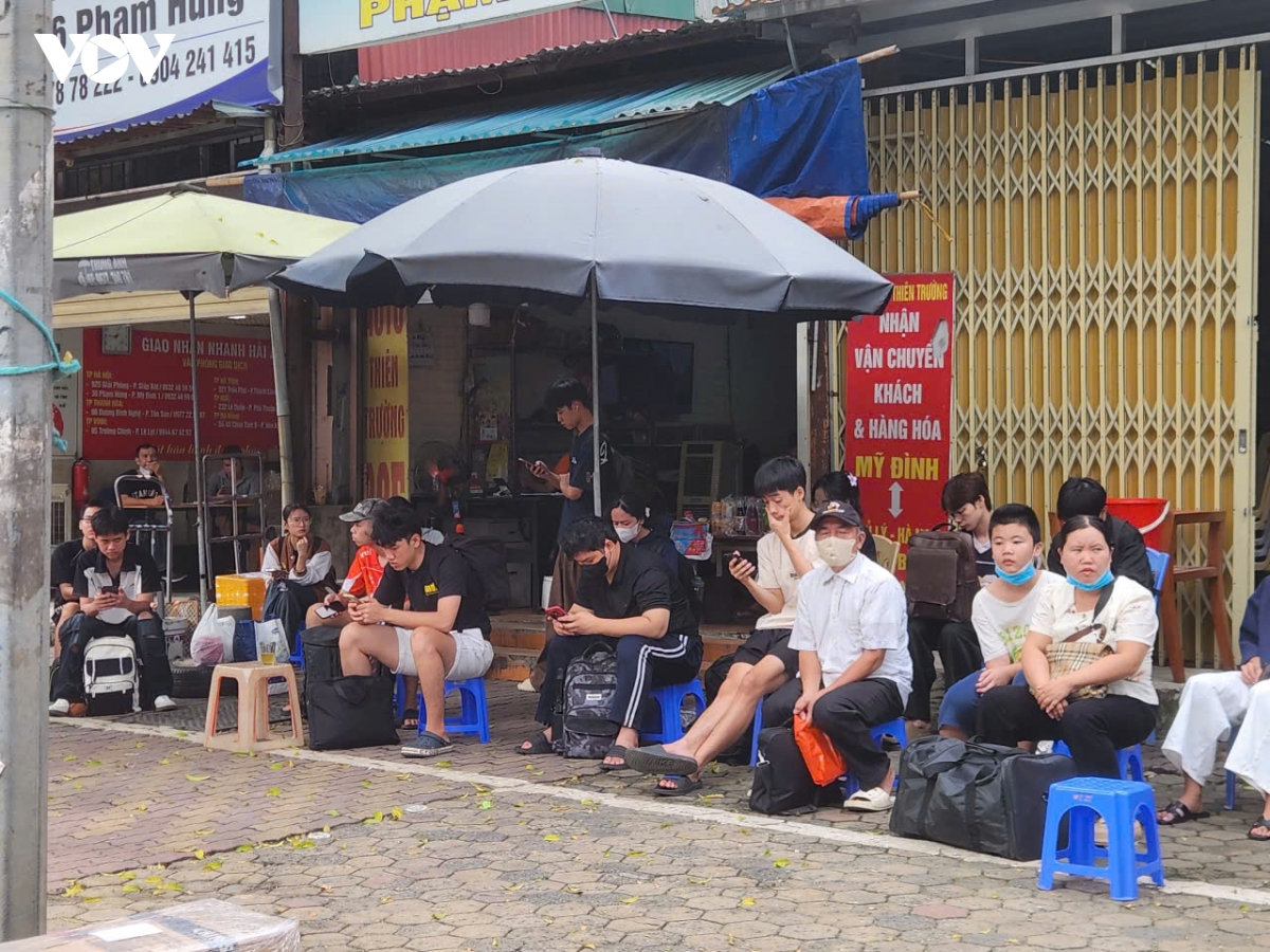 ngày đầu nghỉ lễ 2 9 bến xe hà nội vắng khách, nội bài vẫn thông thoáng hình ảnh 13 ngay dau nghi le 2 9 ben xe ha noi vang khach, noi bai van thong thoang hinh anh 13