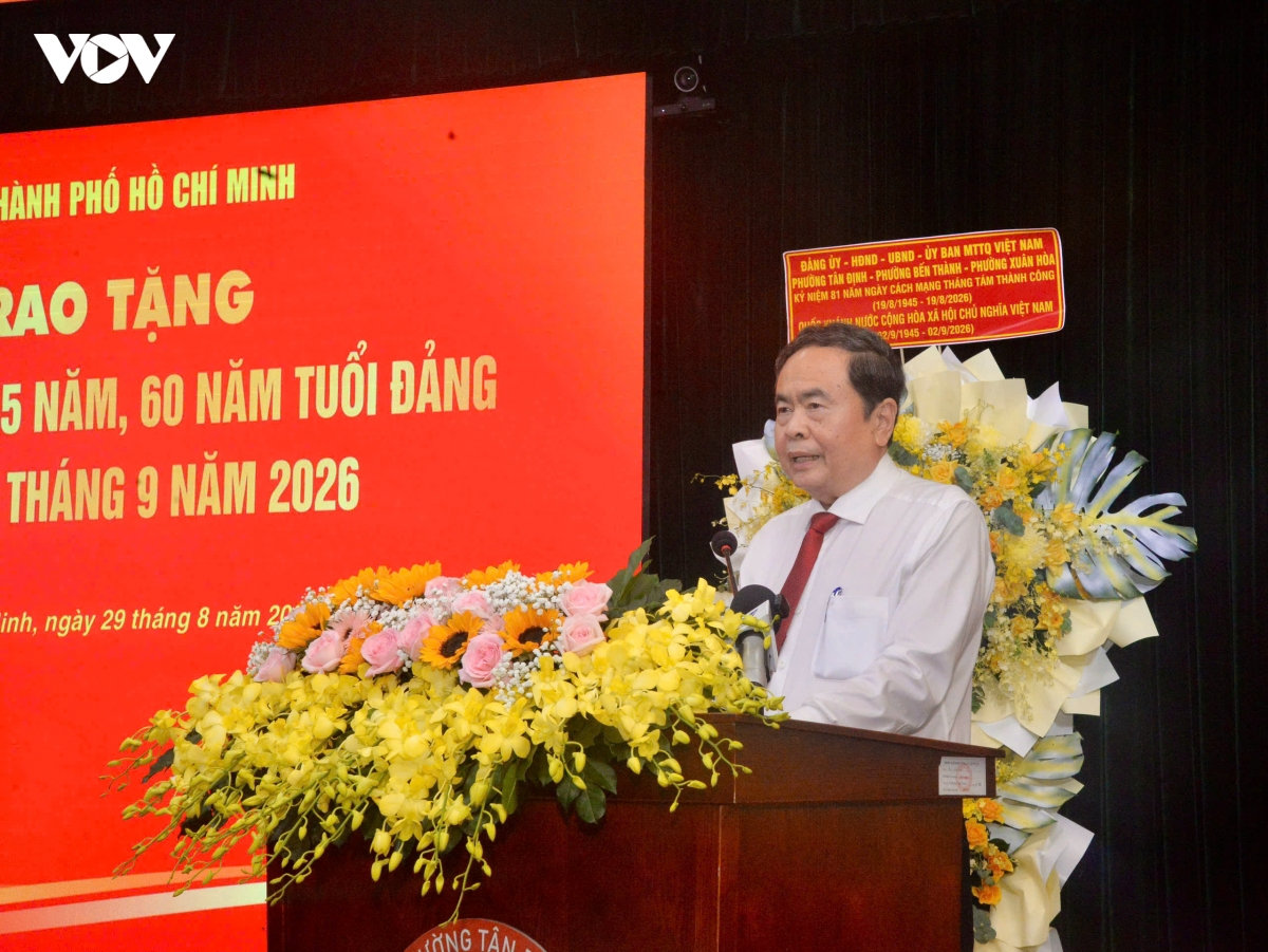 chủ tịch quốc hội giáo dục đảng viên trẻ noi theo các thế hệ đảng viên đi trước hình ảnh 1 chu tich quoc hoi giao duc dang vien tre noi theo cac the he dang vien di truoc hinh anh 1