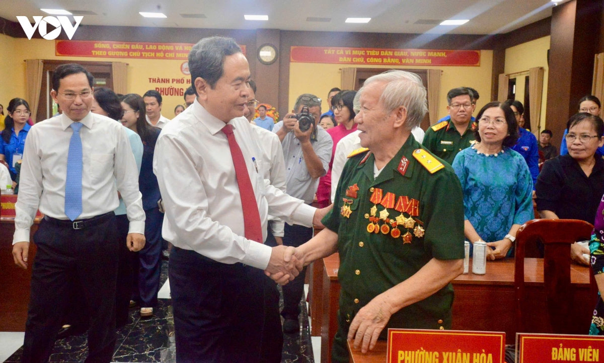 chủ tịch quốc hội giáo dục đảng viên trẻ noi theo các thế hệ đảng viên đi trước hình ảnh 3 chu tich quoc hoi giao duc dang vien tre noi theo cac the he dang vien di truoc hinh anh 3