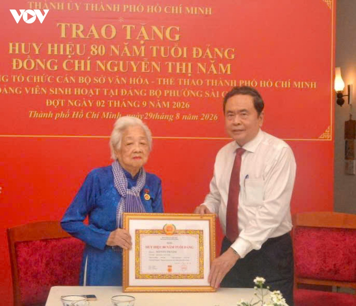 chủ tịch quốc hội giáo dục đảng viên trẻ noi theo các thế hệ đảng viên đi trước hình ảnh 4 chu tich quoc hoi giao duc dang vien tre noi theo cac the he dang vien di truoc hinh anh 4