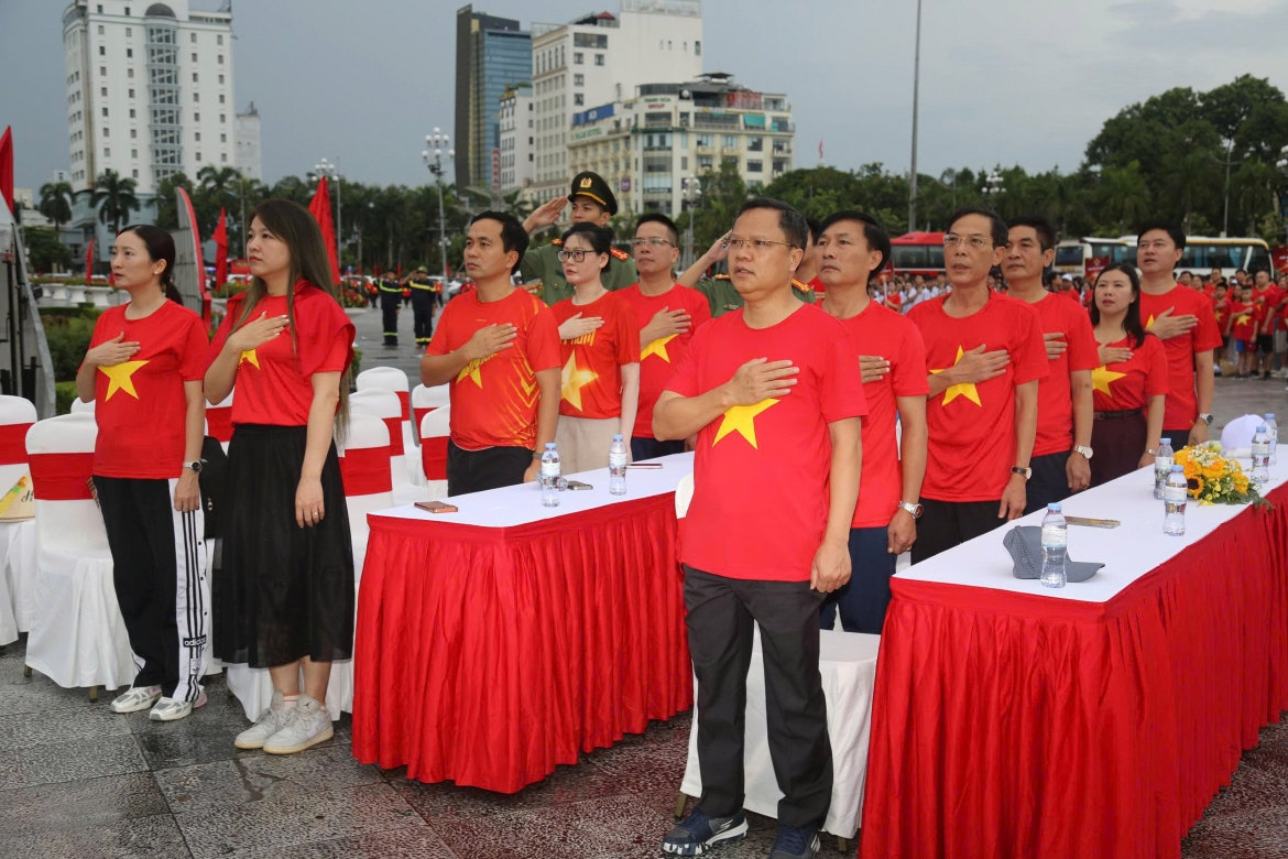  cung viet nam tien buoc 2026 - hanh trinh 10 ty buoc xanh hinh anh 5