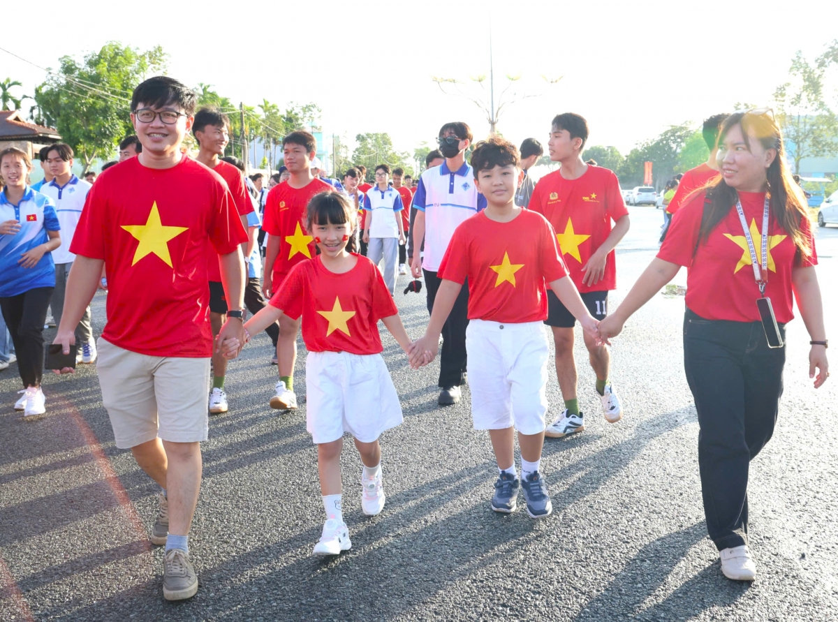 cung viet nam tien buoc 2026 - hanh trinh 10 ty buoc xanh hinh anh 7