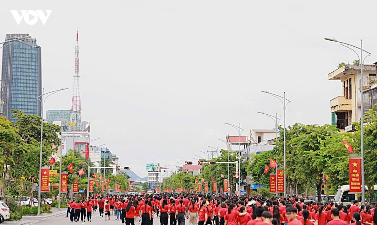  cung viet nam tien buoc 2026 - hanh trinh 10 ty buoc xanh hinh anh 2