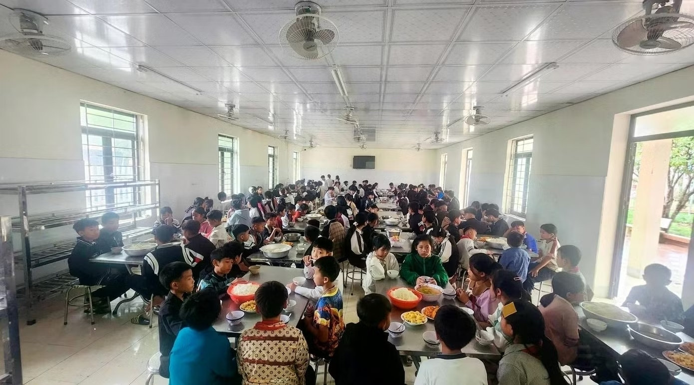 Bữa ăn bán trú của học sinh. (Ảnh: NTCC)