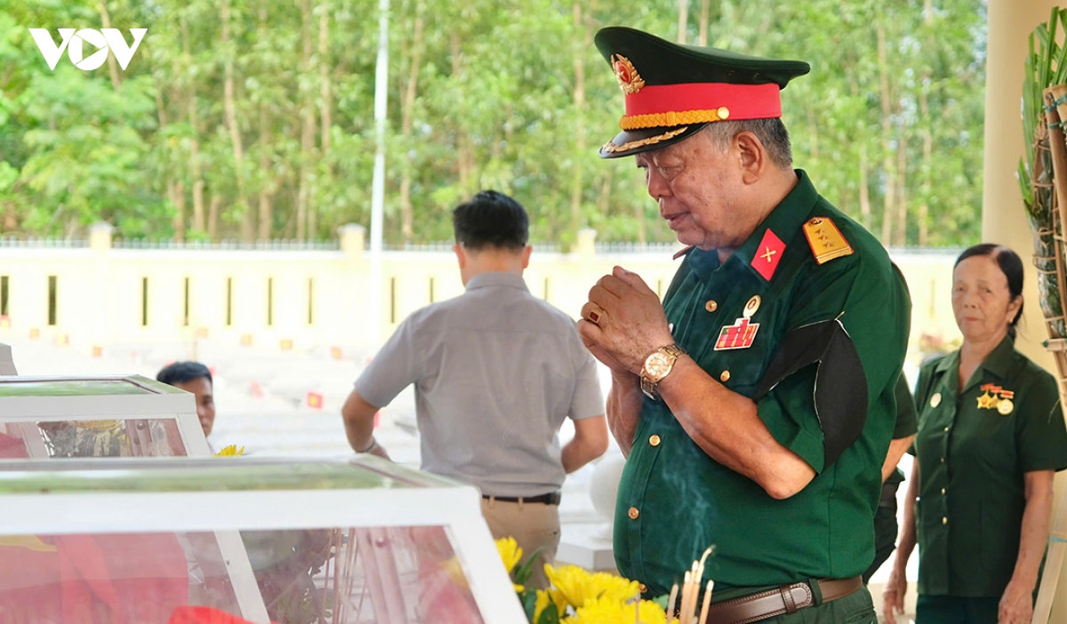 chien dich 500 ngay dem tai Da nang can bo, chien si lam viec xuyen le hinh anh 4