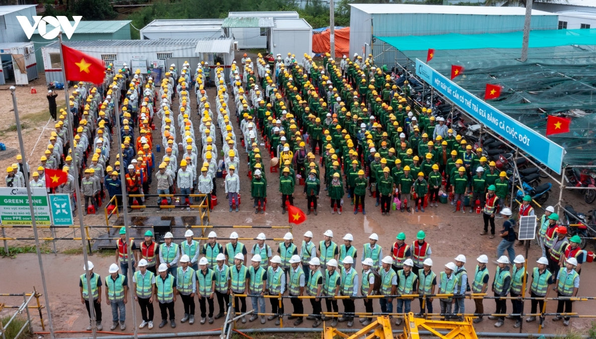 hơn 15.500 kỹ sư, công nhân làm việc xuyên lễ trên đại công trường apec 2027 hình ảnh 1 hon 15.500 ky su, cong nhan lam viec xuyen le tren dai cong truong apec 2027 hinh anh 1