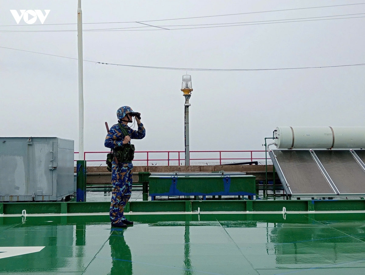 cán bộ, chiến sĩ thành kính tri ân các anh hùng liệt sĩ nhân quốc khánh 2 9 hình ảnh 5 can bo, chien si thanh kinh tri an cac anh hung liet si nhan quoc khanh 2 9 hinh anh 5
