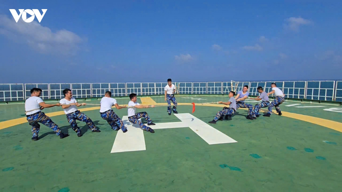cán bộ, chiến sĩ thành kính tri ân các anh hùng liệt sĩ nhân quốc khánh 2 9 hình ảnh 6 can bo, chien si thanh kinh tri an cac anh hung liet si nhan quoc khanh 2 9 hinh anh 6