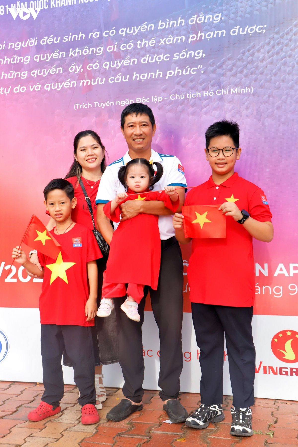 người Đà nẵng xếp hàng chờ trải nghiệm thực tế ảo trở về thời khắc thiêng liêng hình ảnh 16 nguoi Da nang xep hang cho trai nghiem thuc te ao tro ve thoi khac thieng lieng hinh anh 16