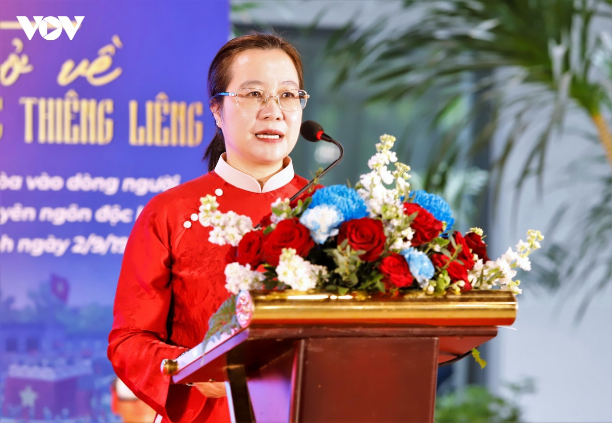người Đà nẵng xếp hàng chờ trải nghiệm thực tế ảo trở về thời khắc thiêng liêng hình ảnh 6 nguoi Da nang xep hang cho trai nghiem thuc te ao tro ve thoi khac thieng lieng hinh anh 6