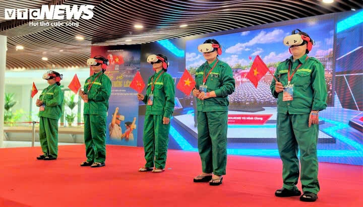 xuyên không về ngày 2 9 1945, rưng rưng nghe bác hồ đọc tuyên ngôn Độc lập hình ảnh 3 xuyen khong ve ngay 2 9 1945, rung rung nghe bac ho doc tuyen ngon Doc lap hinh anh 3