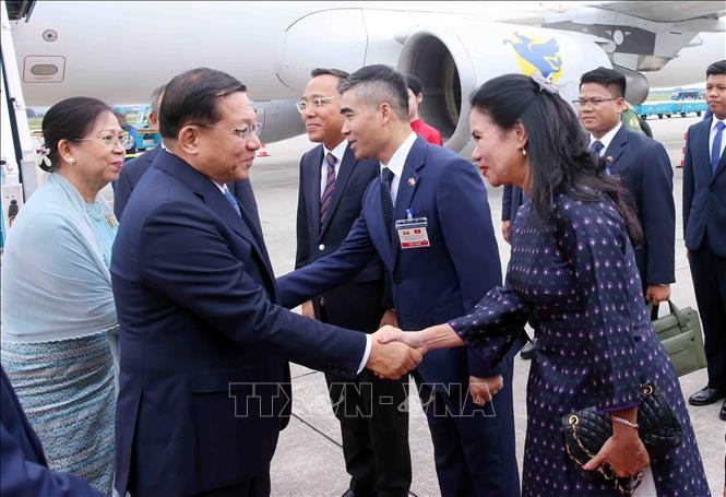tổng thống myanmar và phu nhân đến hà nội, bắt đầu thăm chính thức việt nam hình ảnh 3 tong thong myanmar va phu nhan den ha noi, bat dau tham chinh thuc viet nam hinh anh 3