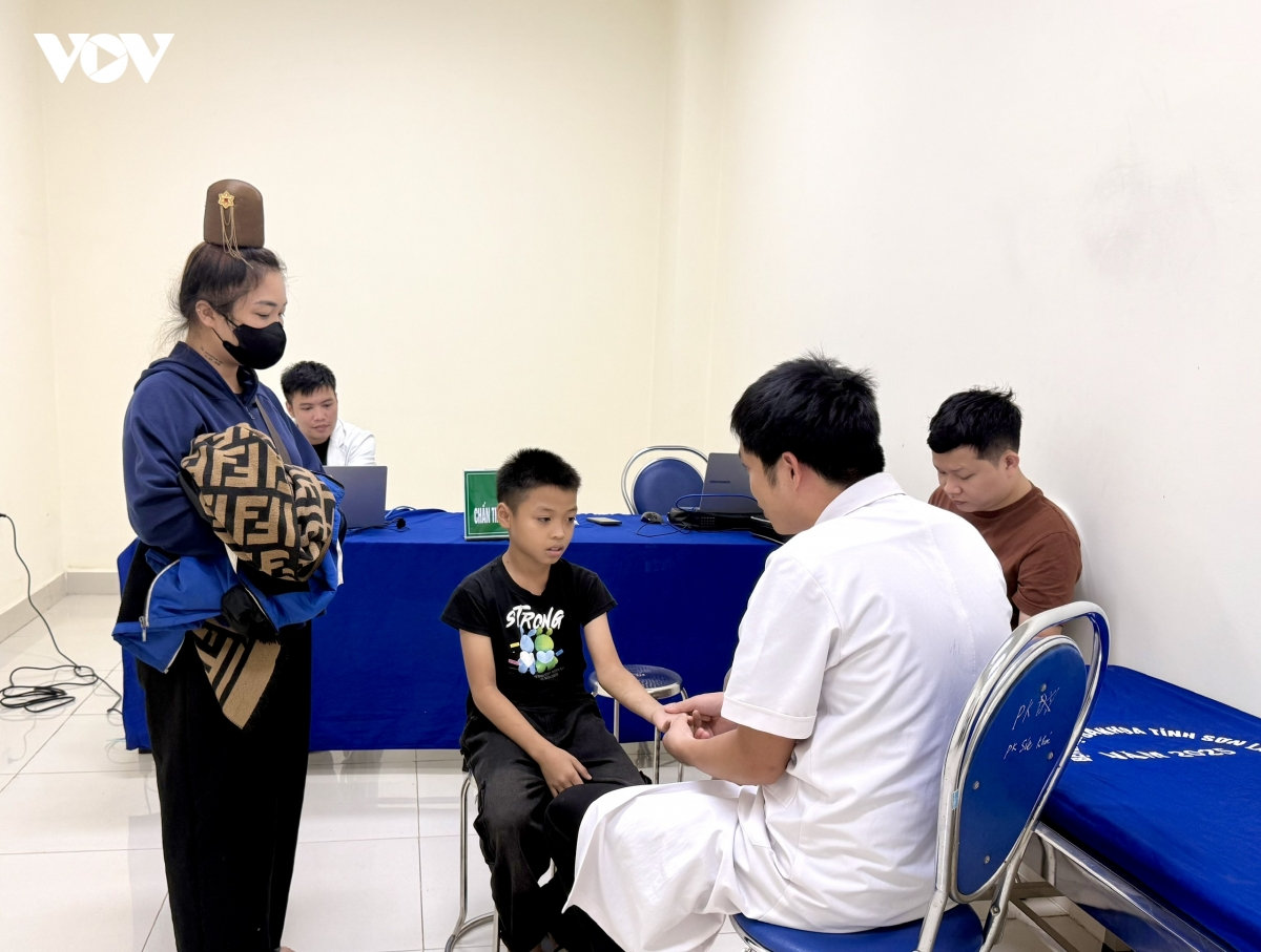 cơ chế đãi ngộ đặc thù thu hút bác sĩ, dược sĩ về miền núi sơn la hình ảnh 2 co che dai ngo dac thu thu hut bac si, duoc si ve mien nui son la hinh anh 2