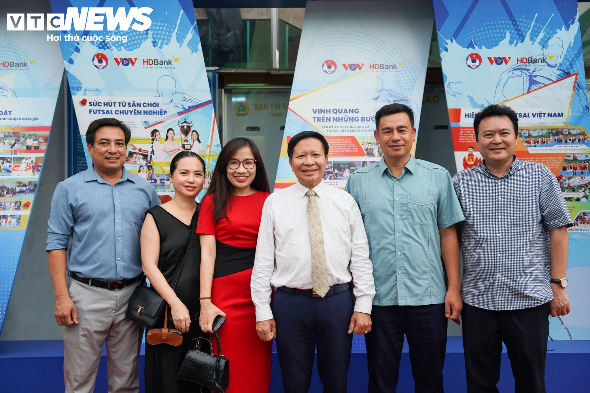Lãnh đạo Đài tiếng nói Việt Nam và các đại biểu dự buổi lễ khai mạc Giải Futsal HDBank Cúp Quốc gia 2026.