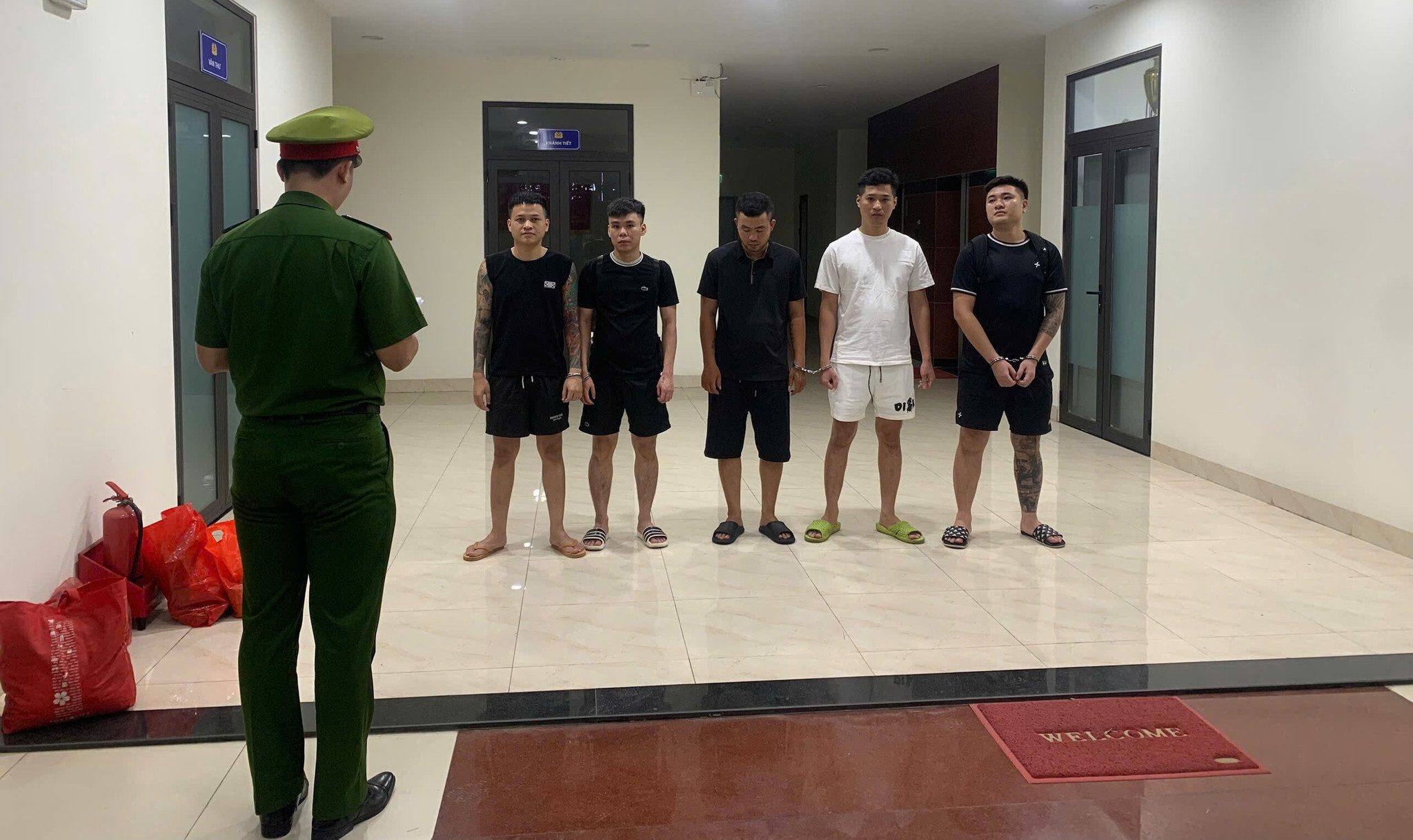 Nhóm đối tượng trong đường dây lừa đảo. (Ảnh: Công an cung cấp)