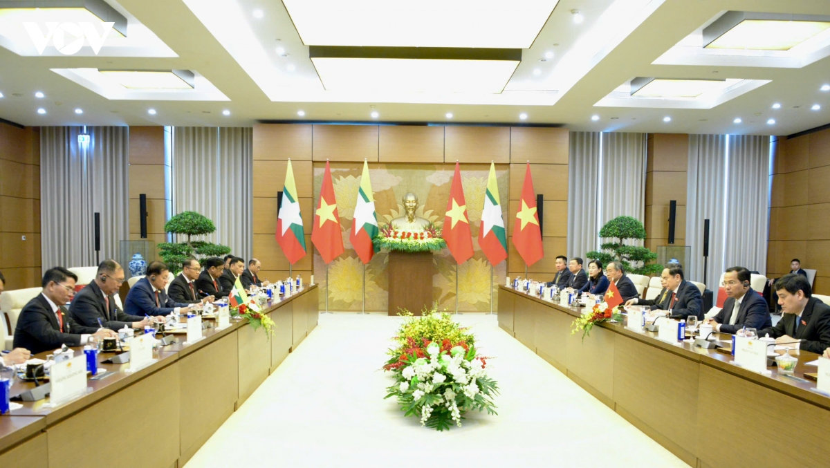 chu tich quoc hoi tran thanh man hoi kien tong thong myanmar min aung hlaing hinh anh 6