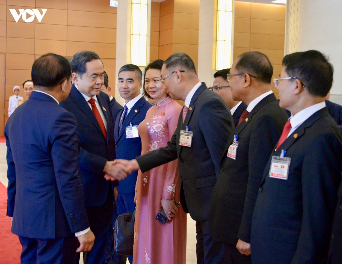 chu tich quoc hoi tran thanh man hoi kien tong thong myanmar min aung hlaing hinh anh 4
