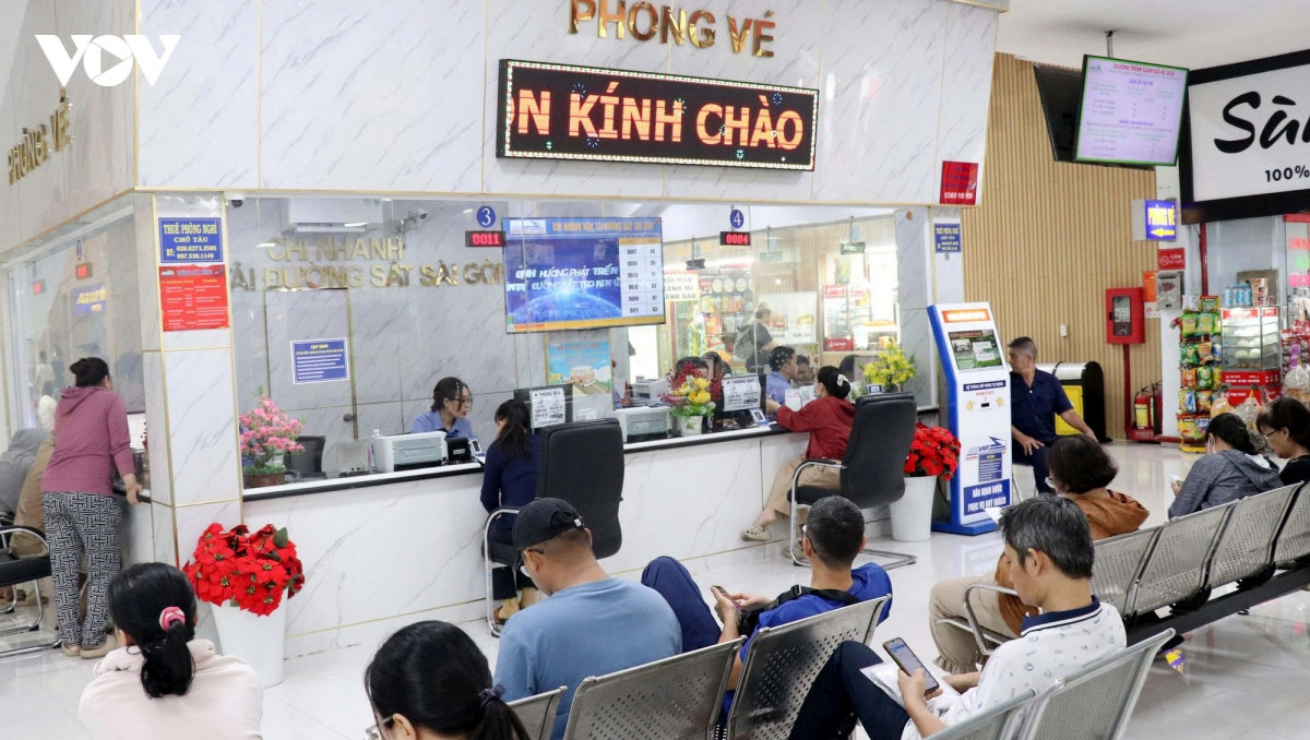 ga sai gon thong thoang trong ngay dau ban ve tau tet 2027 hinh anh 1