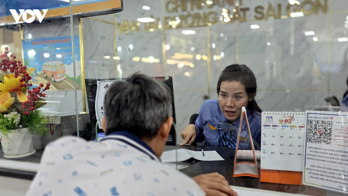 ga sai gon thong thoang trong ngay dau ban ve tau tet 2027 hinh anh 2