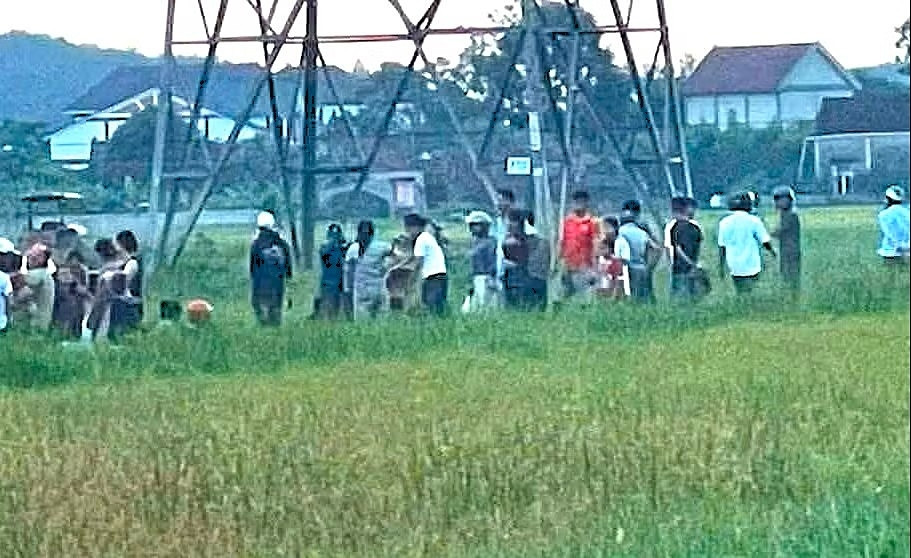 bị phóng điện, người đàn ông lái máy gặt lúa ở nghệ an tử vong hình ảnh 1 bi phong dien, nguoi dan ong lai may gat lua o nghe an tu vong hinh anh 1