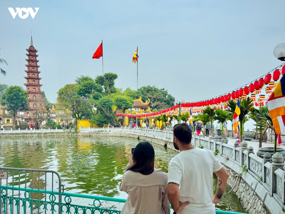 ra mat tuyen du lich cham bang tau hoa qua lao, trung quoc va viet nam hinh anh 4