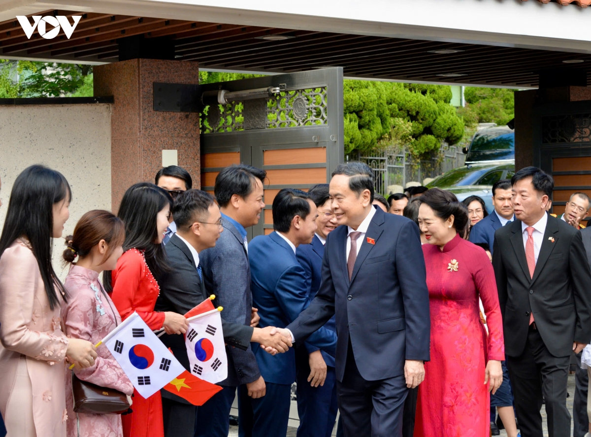 chu tich quoc hoi tran thanh man tham Dai su quan viet nam tai han quoc hinh anh 2