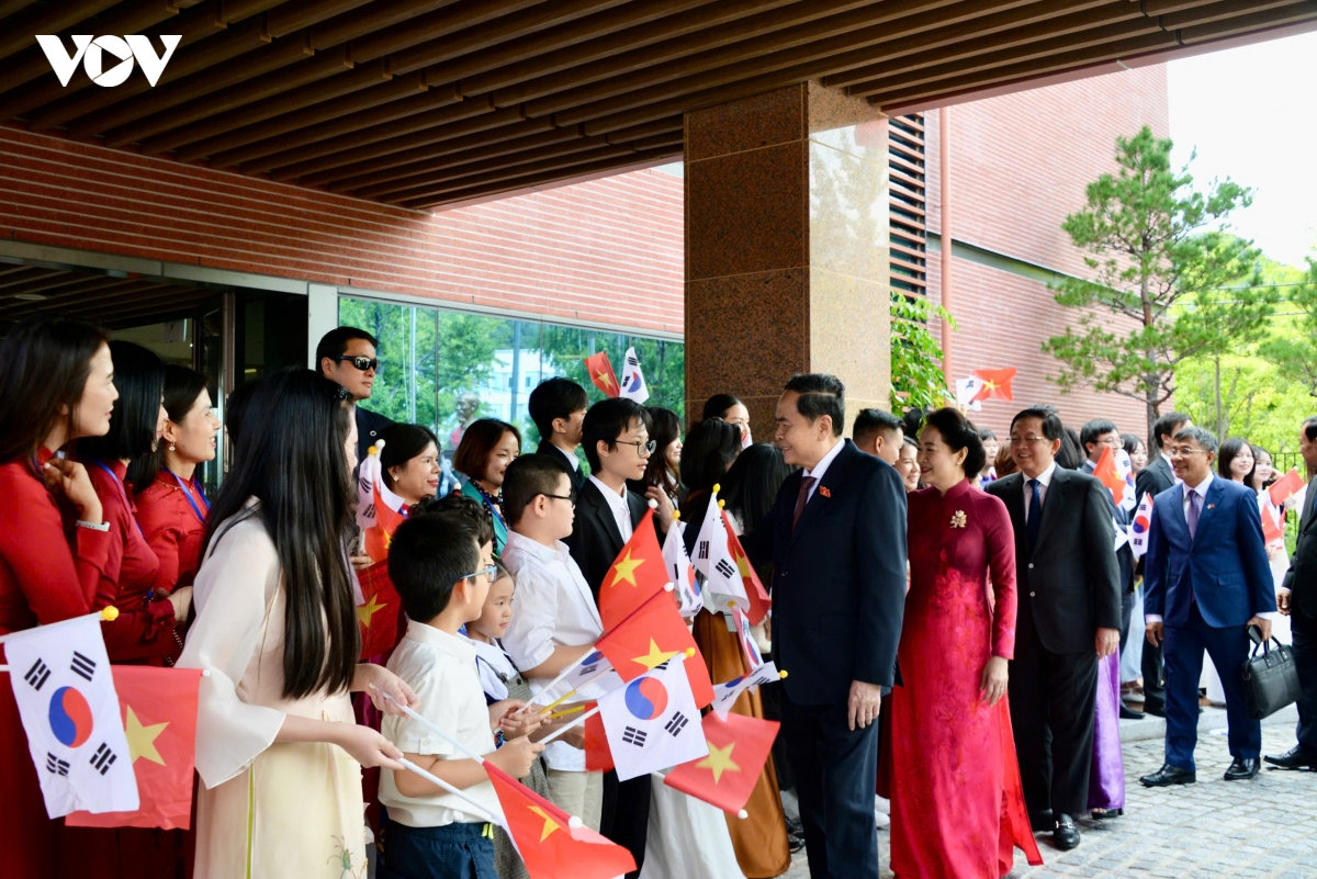 chu tich quoc hoi tran thanh man tham Dai su quan viet nam tai han quoc hinh anh 3