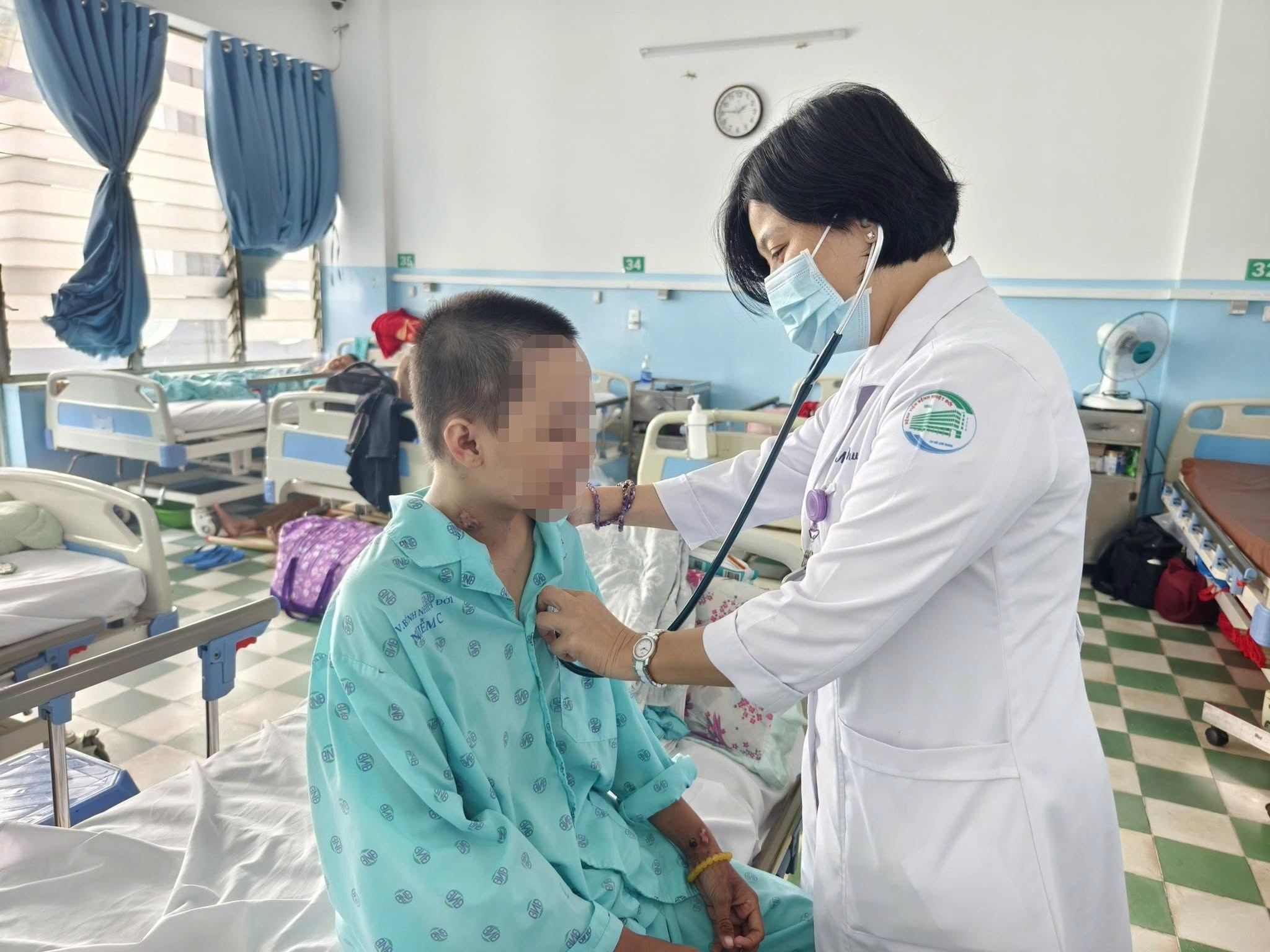 Bệnh nhân sốt xuất huyết điều trị tại Bệnh viện Bệnh Nhiệt đới. (Ảnh: BVCC)